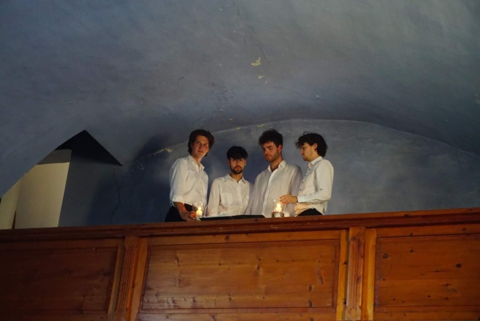 The four singers in an organ loft in Marsiliana