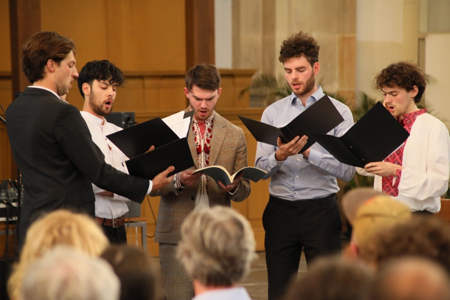 Pulse Ensemble singing in the Oosterkerk